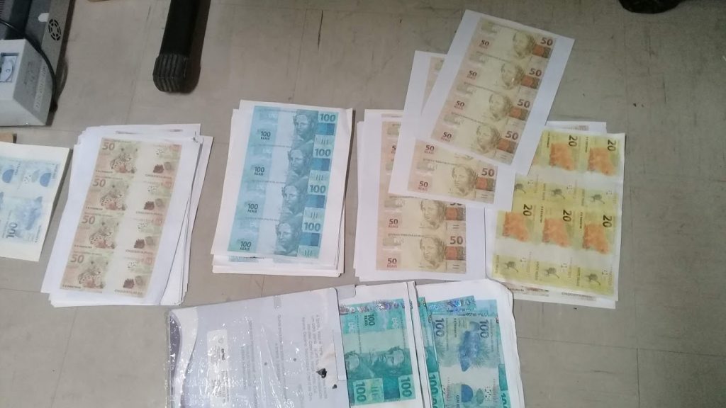 Polícia Federal apreende R$ 410 mil em notas falsas, nesta terça-feira, 18, em São João Nepomuceno, ao fiscalizar rádio clandestina.