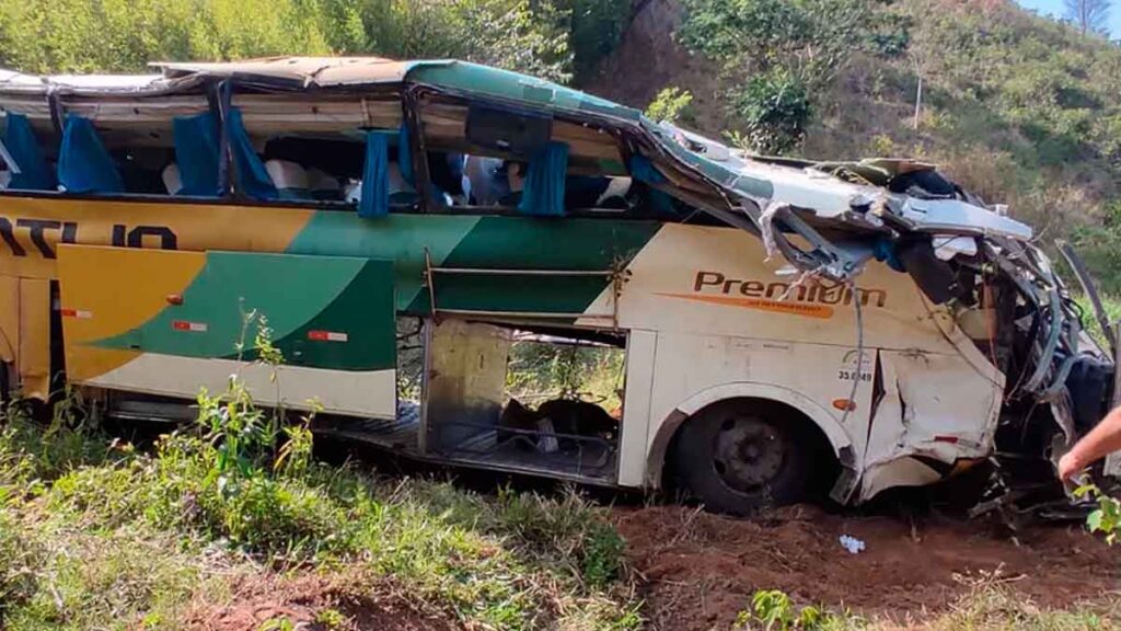 acidente-onibus-leopoldina-minas