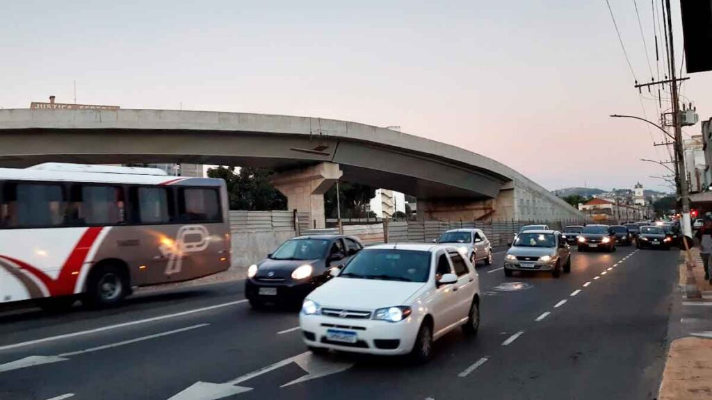 foto-marcos-alfredo-viaduto-Hélio-Fádel,-o-centro-de-Juiz-de-Fora-transito-getulio-vargas-camelo