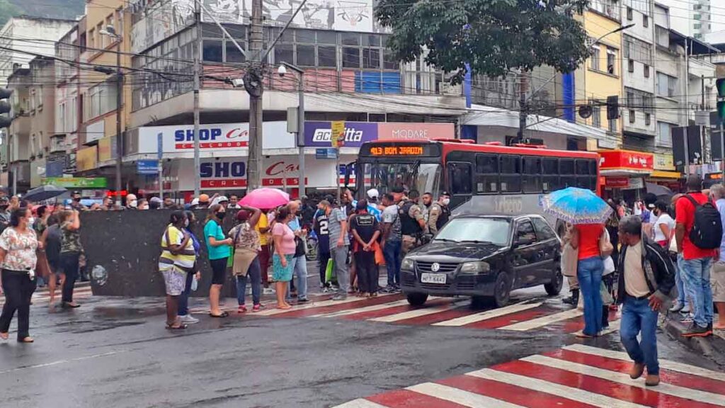 foto-Claudinei-Janeiro---manifestacao-juiz-de-fora-ambulantes-getulio-vargas