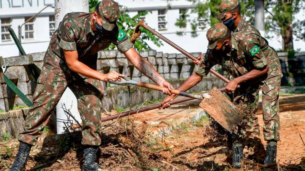 foto-assessoria-exercito-petropolis-chuvas